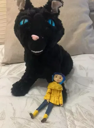 Figura Coraline Articulada Mono Amarillo