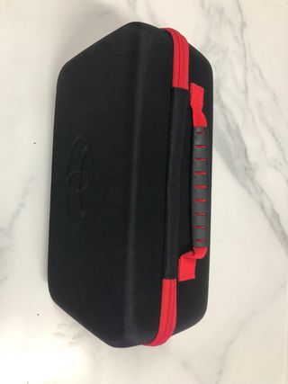 Maleta Toyota con accesorios