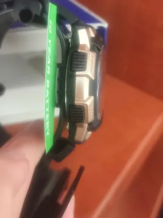 Reloj Casio modelo 3198 ae 1000W Dorado y Negro