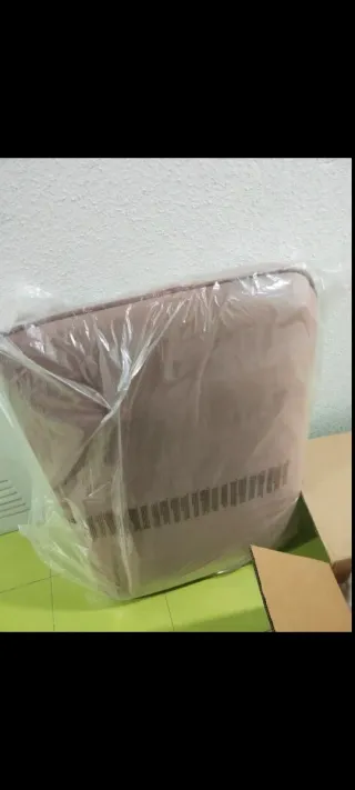 Sillon de terciopelo rosa nuevo con patas doradas