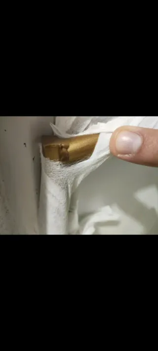 Sillon de terciopelo rosa nuevo con patas doradas