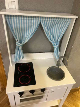 Cocinita de madera / Teatro marionetas y pizarra