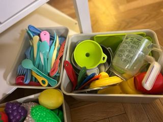 Cocinita de madera / Teatro marionetas y pizarra