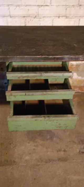 Banco de trabajo con cajones