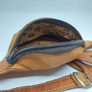 Riñonera pequeña cuero hecha a mano para niños
