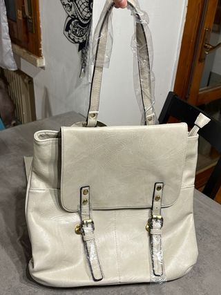 Zaino beige ecopelle con fibbie