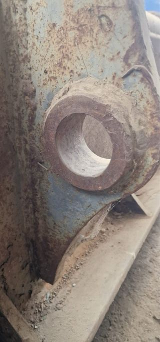 Cazo de limpieza cunetas giratoria 25/30t