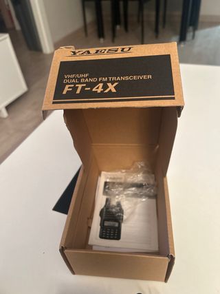 Yaesu FT-4X Walkie Talkie Dual Band