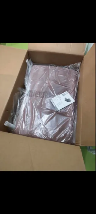 Sillón rosa de terciopelo con patas metálica nueva