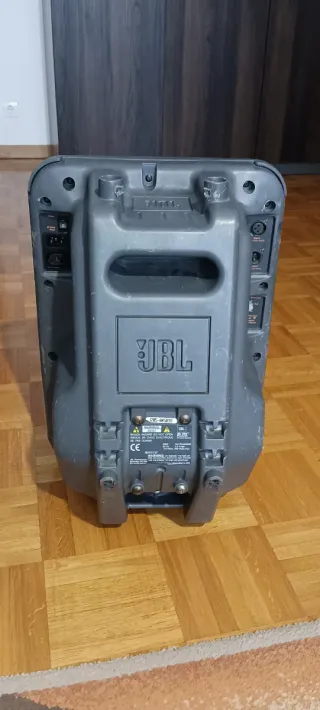 Altavoz JBL EON PAWER 10 con su funda original