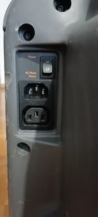 Altavoz JBL EON PAWER 10 con su funda original