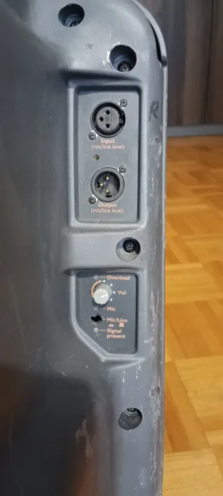 Altavoz JBL EON PAWER 10 con su funda original