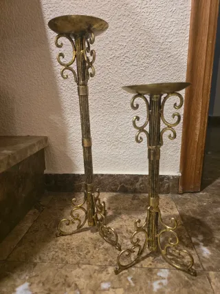 Candelabro de metal dorado barroco. 40 y 60 cm