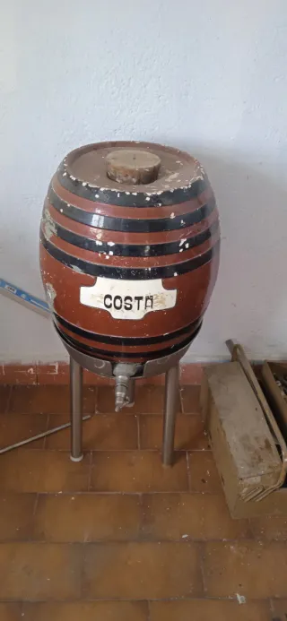 Tonel de cerámica con grifo