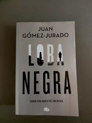 Reina Roja Loba Negra Rey Blanco