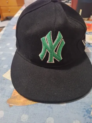 Gorra RW NY Azul y Dorada + Gorra NY sin marca