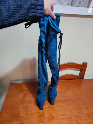 Botas altas tacón azul terciopelo