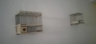 Jaula para pájaros blanca y roja