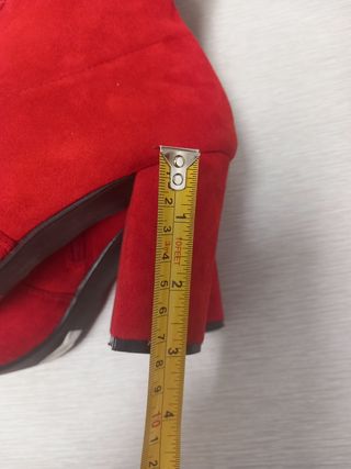 Botas rojas por encima de la rodilla talla 37