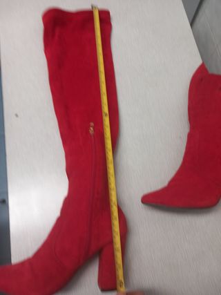 Botas rojas por encima de la rodilla talla 37