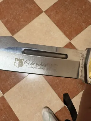 Cuchillo Columbia con funda