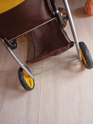 Cochecito de muñecas doble amarillo MIYO