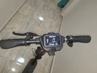 Patinete Eléctrico Ducati Pro II, + cargador+canda