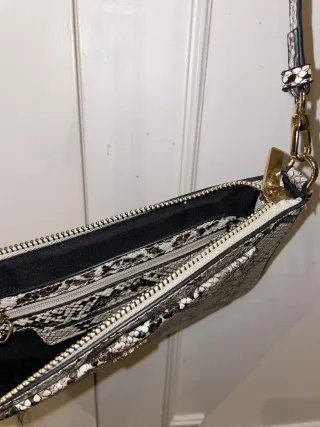 Bolso Parfois estampado piel serpiente