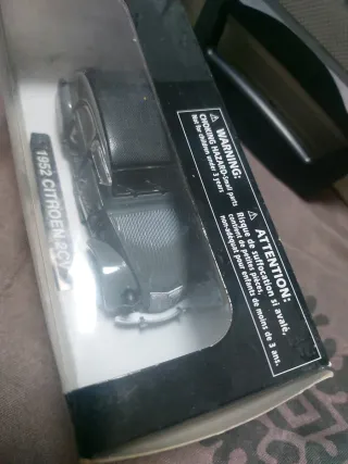 Coche a escala 1/32 Citroen 2CV 1952