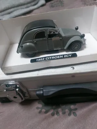 Coche a escala 1/32 Citroen 2CV 1952