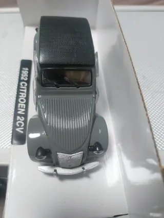 Coche a escala 1/32 Citroen 2CV 1952