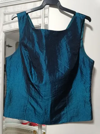 Conjunto corpiño, falda y chal