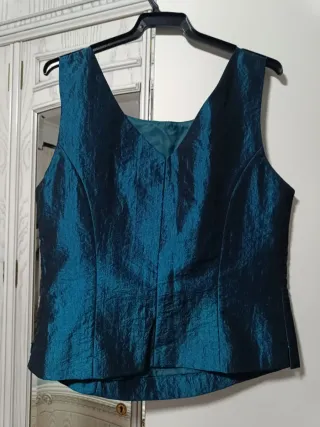 Conjunto corpiño, falda y chal