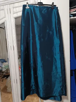 Conjunto corpiño, falda y chal