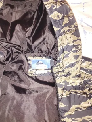 Plumífero Quiksilver Negro y Multicolor