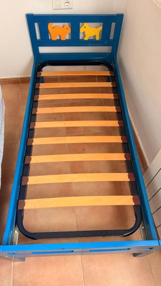 Cama infantil azul IKEA
