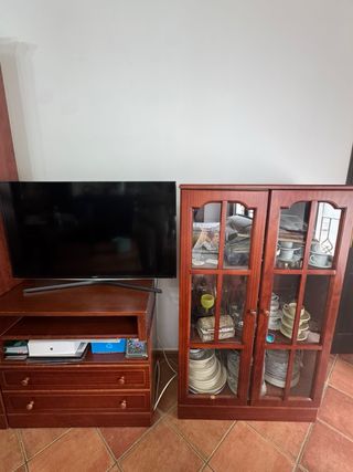 Mueble de salón madera y cristal