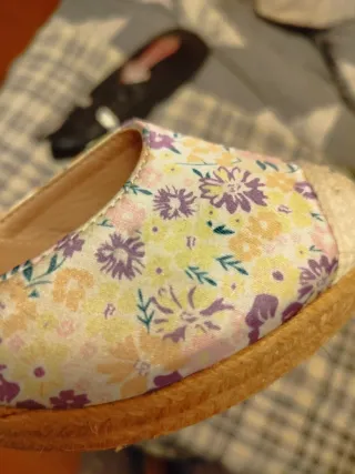Sandalias de cuña florales verano