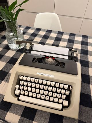 Máquina de escribir Olivetti Lettera 40