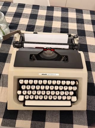 Máquina de escribir Olivetti Lettera 40