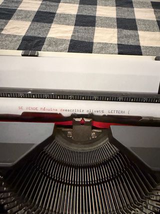 Máquina de escribir Olivetti Lettera 40