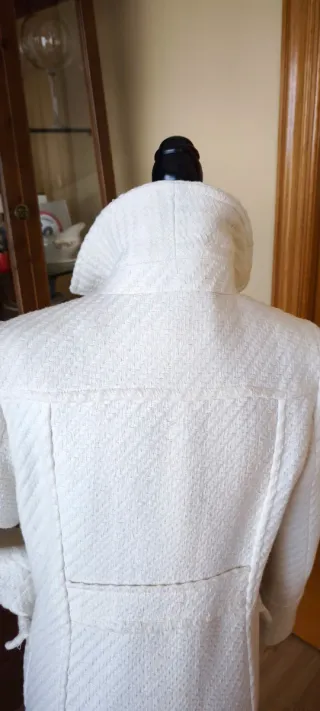 Abrigo blanco doble botonadura