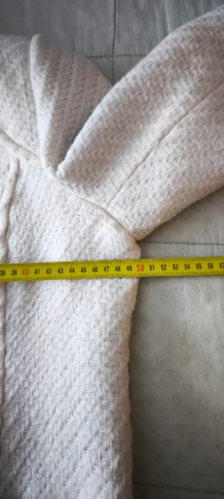 Abrigo blanco doble botonadura