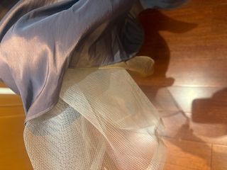 Elegante vestido de fiesta largo color topo