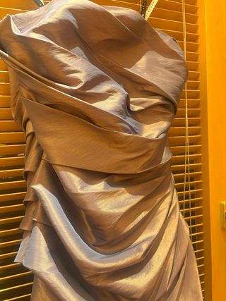 Elegante vestido de fiesta largo color topo