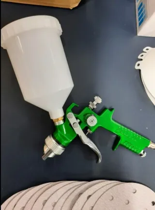 CONJUNTO DE LIJADORA Y PISTOLA DE PINTAR