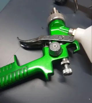 CONJUNTO DE LIJADORA Y PISTOLA DE PINTAR