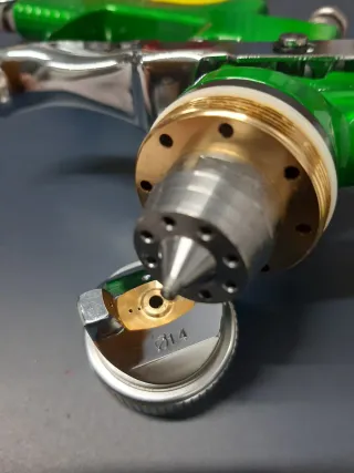 CONJUNTO DE LIJADORA Y PISTOLA DE PINTAR