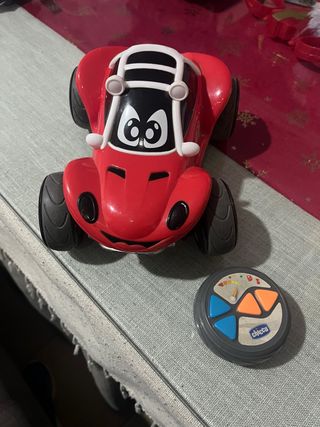 Coche con mando  marca chico