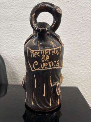 Vasija de cerámica con diseño Coliseo